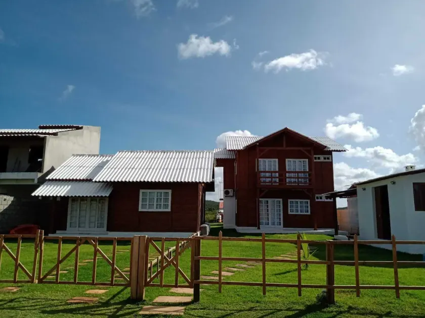 Two-bedroom wooden house in Recanto Arvoredo, Subaúma, Linha Verde - Bahia - Image 1