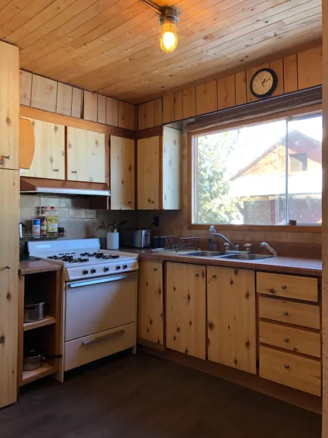 Lakefront cottage on Baptiste Lake - Image 1