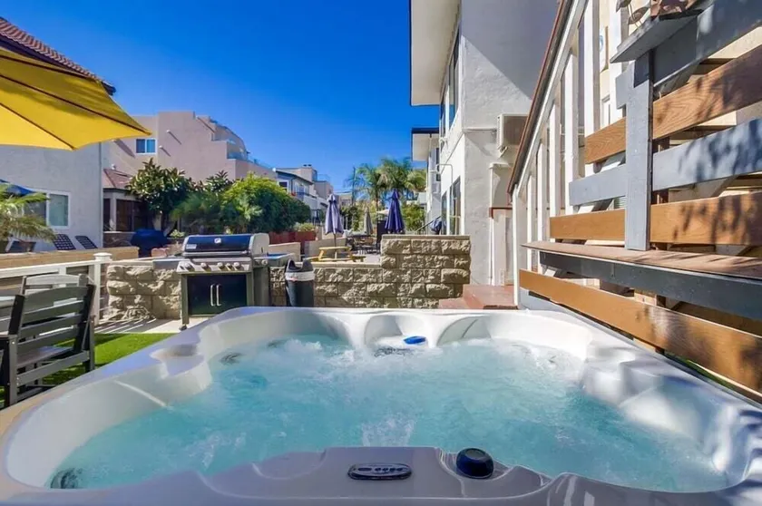 Large 5 Bedroom House Beach side in Mission Beach - Image 1