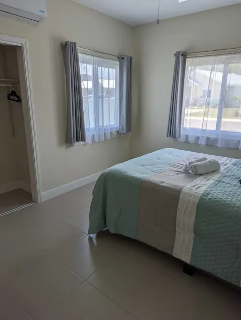 Ellison's Place! Modern Beach Villa Pool, Wifi - Image 1