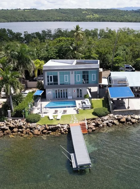 Villa de lujo frente al mar con piscina infinita, muelle privado y muchos kayaks - Image 1
