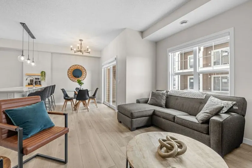Fireside Vista | King Bed | Cable | Pets | Modern - Image 1