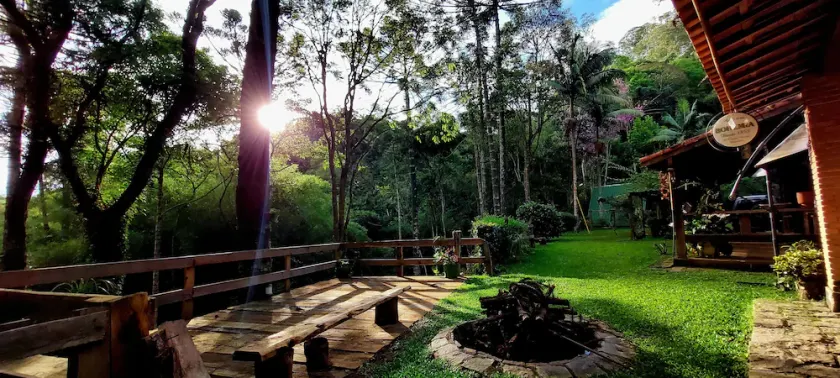 Mountain house with magnificent outdoor area and two wooden chalets - Image 1