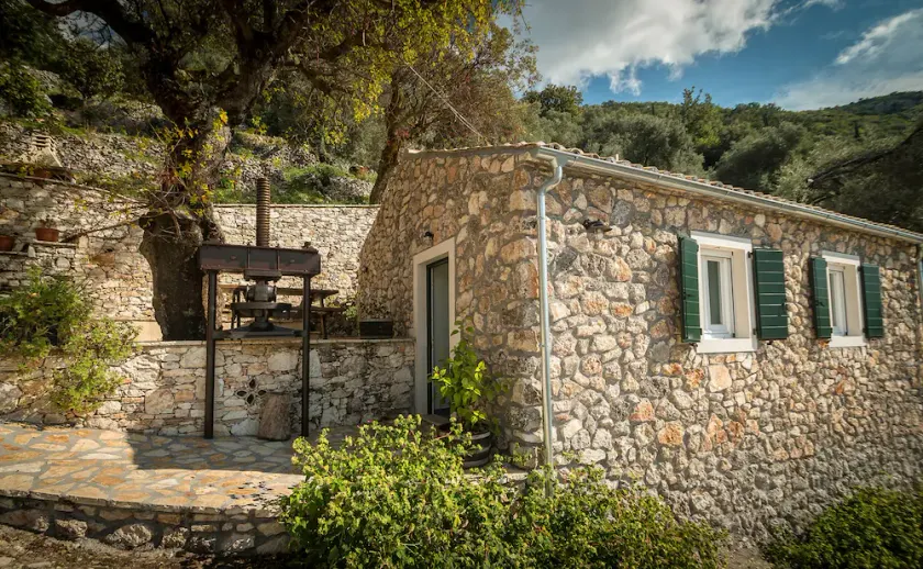 Charmante petite maison en pierre traditionnelle. - Image 1