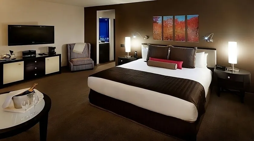 NYC Escape! Near to Iconic NYC Attractions! Swimming Pool & Rooftop Bar + Lounge - Image 1