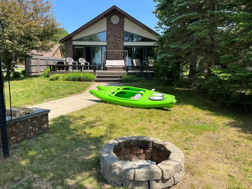 South Lake Leelanau lakefront home, Kayaks/Bikes provided, Clean Sandy bottom    - Image 1