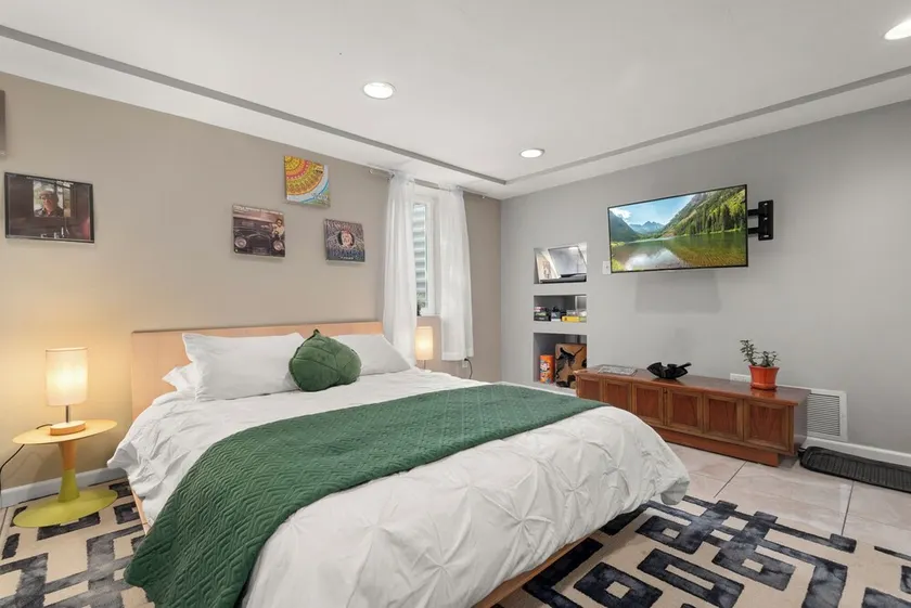 Mid-Century Apple Blossom Suite! - Image 1