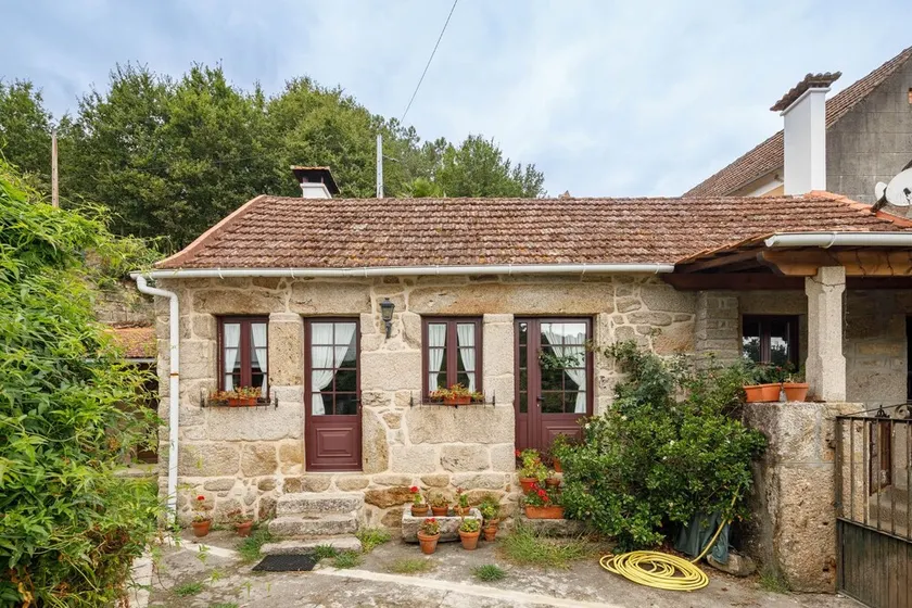 Holiday Home 'C Vilamide' with Mountain View, Private Terrace and Wi-Fi - Image 1