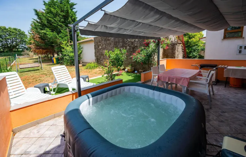 Two-Bedroom Holiday Home In Pula - Image 1