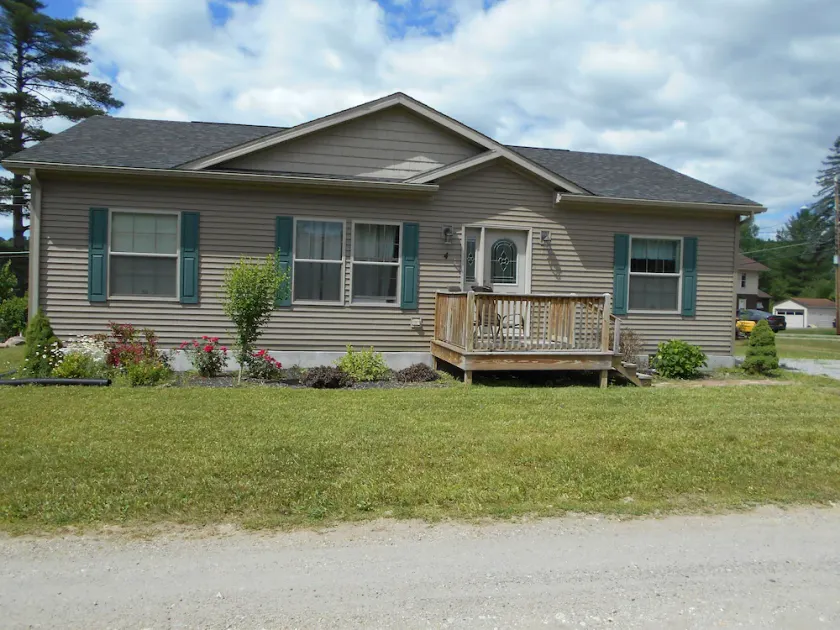 Year Round rental opportunity - One of three rental homes on the property. - Image 1