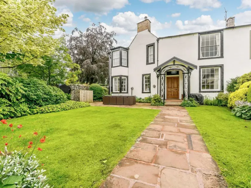 5 Bedroomed 200 Year Old Coach House With Private Front Garden - Image 1