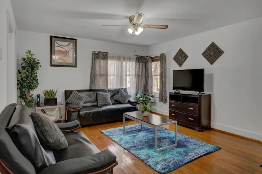 Duke East Campus 1BR Downtown Walking Distance - Image 1