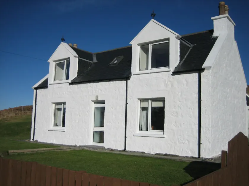 Hyggeligt sommerhus nær Portree & midt i Skye.  Familievenlig og sover 5. Trådløst internet - Image 1