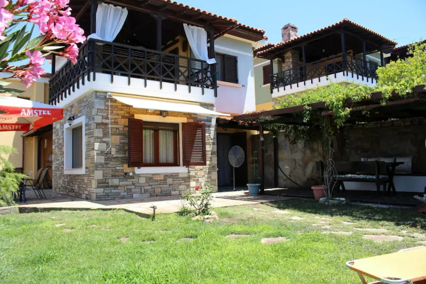 Fantastically located holiday house directly at the sea, Wifi | Nikiti, Chalkidi - Image 1