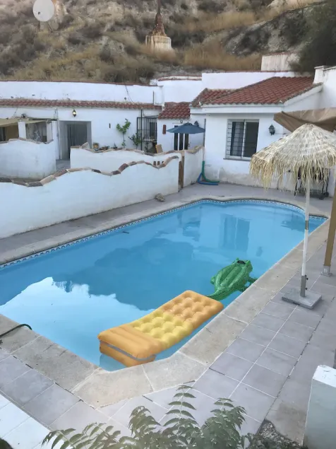 Cave with private pool - Image 1