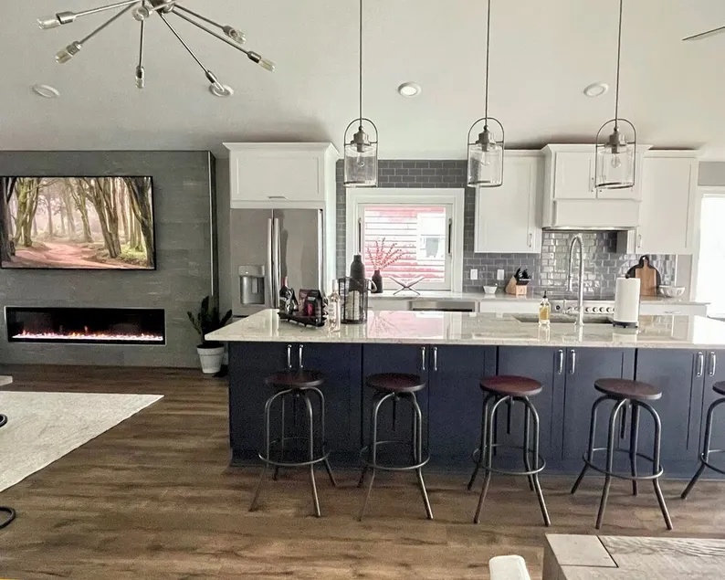 Lakefront Luxury Living: Chef's Kitchen, Fire Pit, Stunning Views & Boat Rental - Image 1