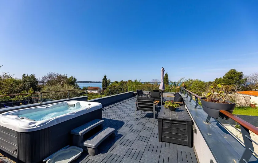 Cozy home in Peroj with house sea view - Image 1