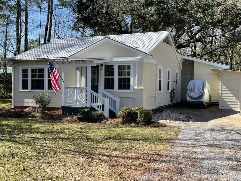 Beach Cottage Bechtel Blvd. - Image 1