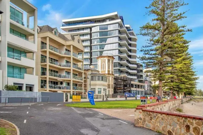 Adelaide's Seaside Location - Glenelg Beach: Seafield Apartment No. 3, First-floor - Image 1