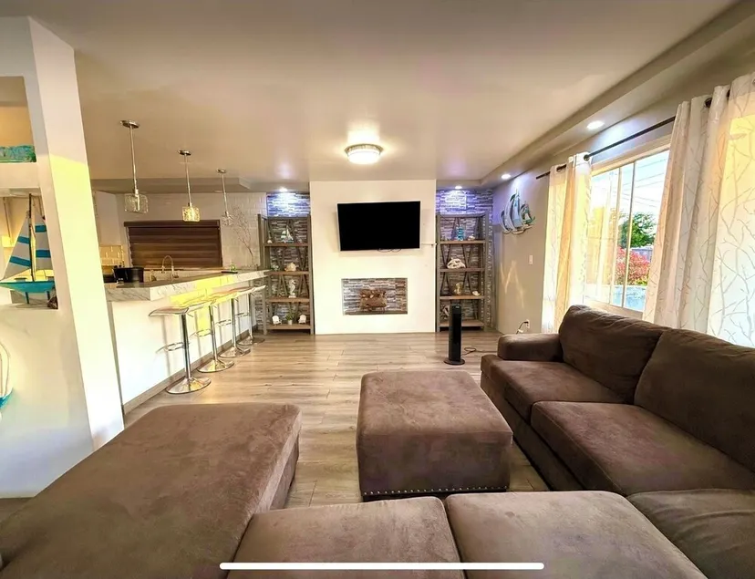 Casa Marina, Large private parking, comfortable and spacious, close to the beach and everything. - Image 1
