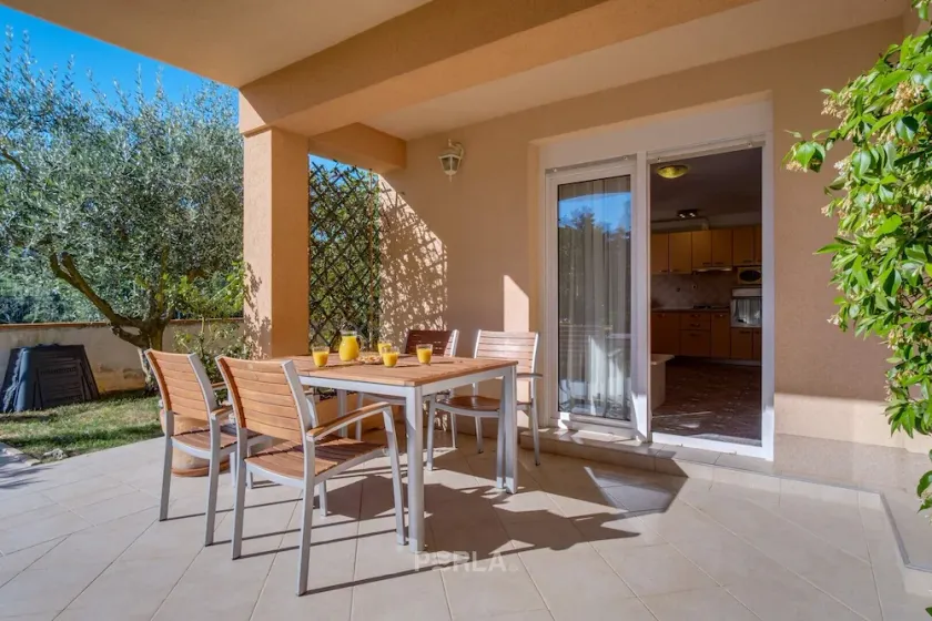 Apartment OLIVE with private garden 250m2 - Image 1