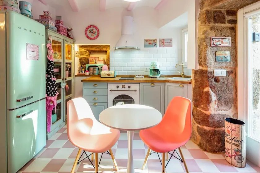 The 50's Suite. Barbie's summer house. Bathtub and jukebox - Image 1