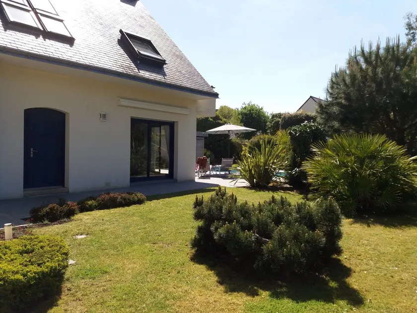 Casa familiar contemporánea con jardín y piscina climatizada, cerca de la playa - Image 1
