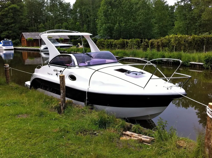 Ost-Nostalgie im Hüttendorf (Alleinnutzung) - geführte Yacht Tour inklusiv - Image 1
