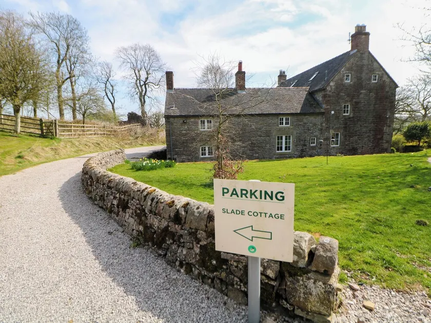 SLADE COTTAGE, pet friendly i Ilam, Staffordshire, Ref 998681 - Image 1