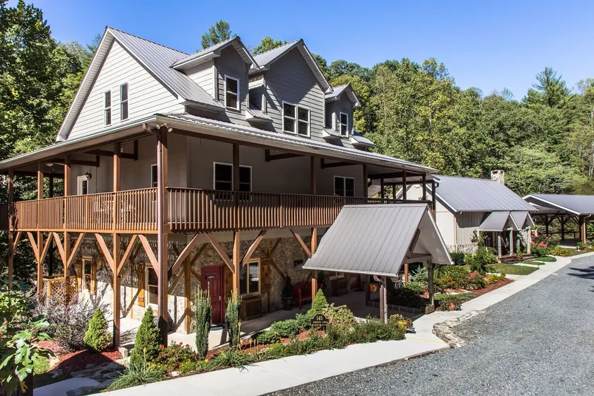 Toller Mountain Getaway mit Blick auf den Roaring River auf Weingut - Image 1