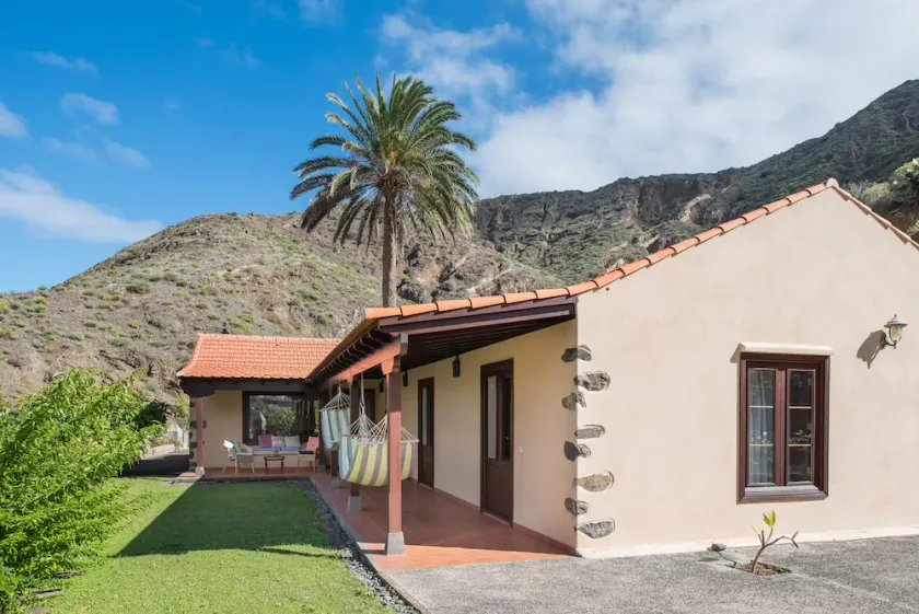 Grande confortevole chalet con vista sul mare sulla valle più bella, wifi gratuito - Image 1