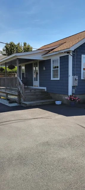 Adorable Cottage Walk Across Street to First Beach, Winter min stay 9 mos - Image 1