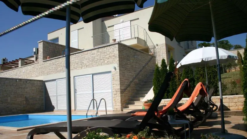 Villetta con piscina e fantastica vista sul mare - Image 1