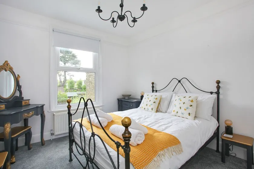 Sea Salt Cottage - Mins to beach & shops Dog Friendly - Image 1