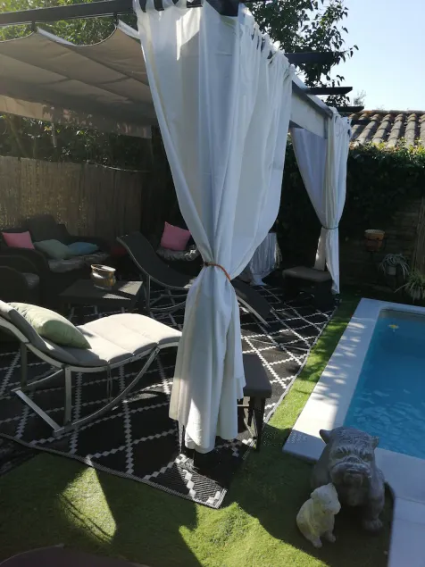 sommerhus med ping pong, bordfodbold, stor pool over jorden ......... - Image 1