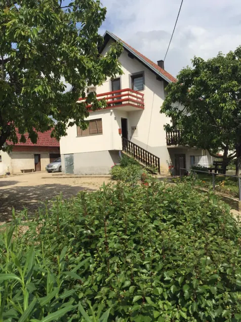 Apartment have 2 apartmana, with bathrooms. Available is a kitchen and a terrace - Image 1