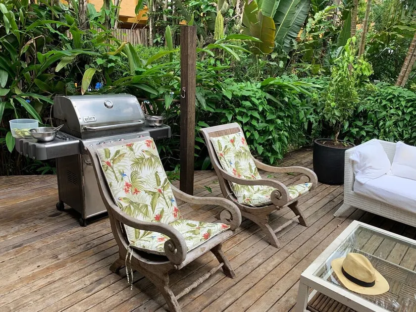Beautiful renovated house on Baleia beach in a gated community. - Image 1