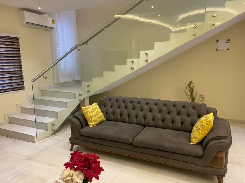 Fully Furnished Luxury 2 BR Apartment - Image 1
