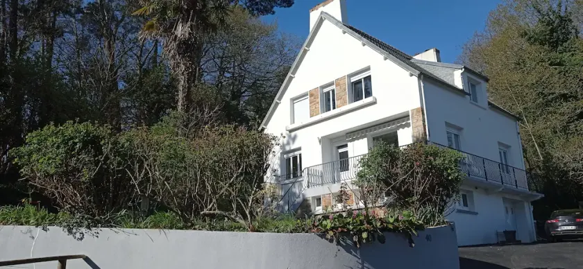 Villa les pieds dans l'eau avec vue panoramique sur la mer - Image 1