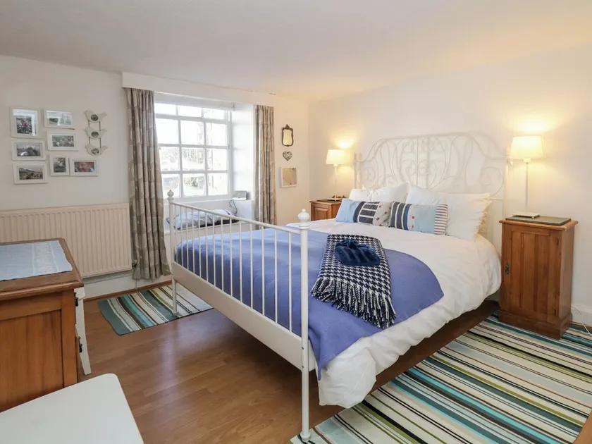 Burnside Cottage - Image 1