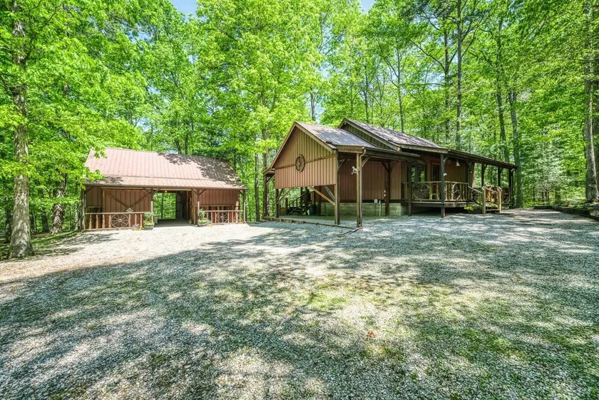 Big South Fork Equestrian Cabin & Barn with RV Hookups - Image 1