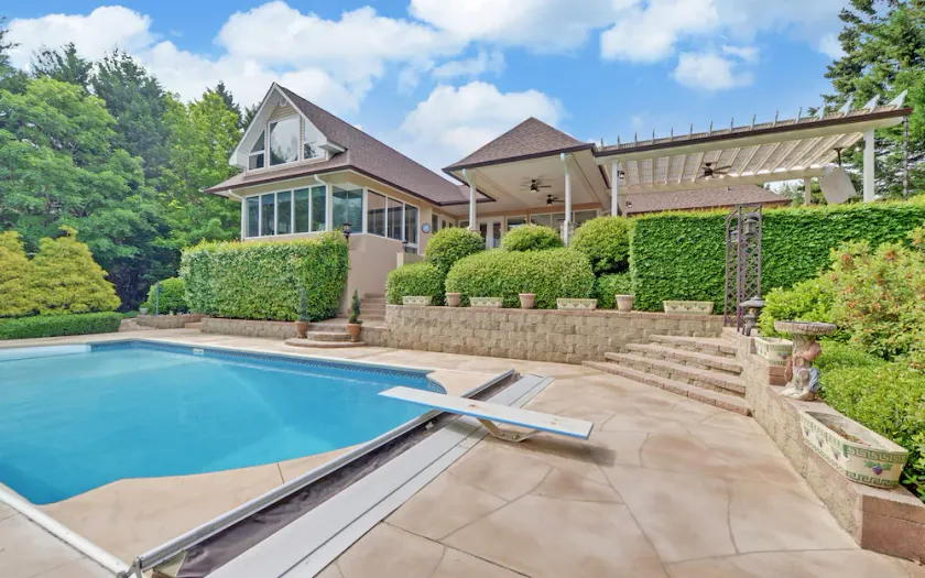 Private House Retreat on Beautiful Lake Hartwell with Private Pool - Image 1