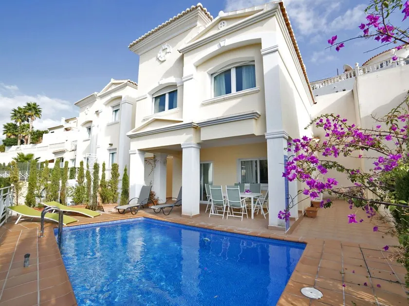 Schönes  Ferienhaus für 6 Gäste mit privatem Pool,  W-LAN, TV, Terrasse und Panoramablick - Image 1