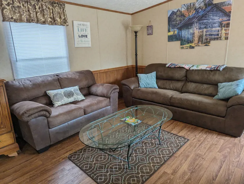 Entire residential home on 3 acres in quiet neighborhood, Clemson/Liberty area - Image 1