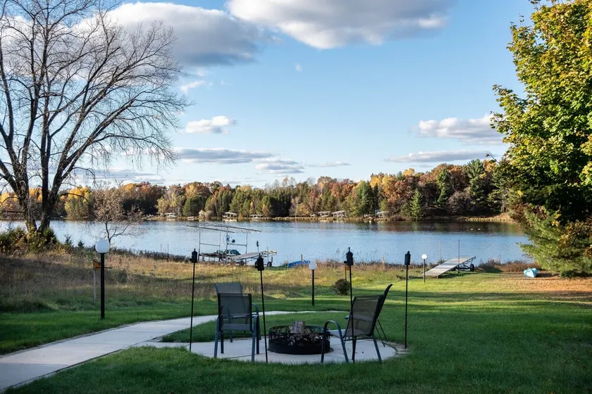 Lake Arrowhead lakefront, 4 bedroom, game room, pontoon available to rent! - Image 1