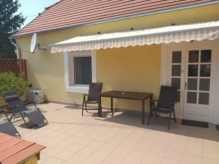 Holiday home with garden - Image 1