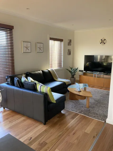 Lakes Hide Away - Relax and Enjoy Lakes Entrance - Image 1