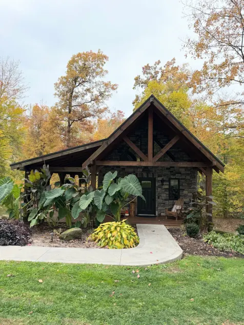 Cabin Retreat on quiet back road in Amish Country - Image 1