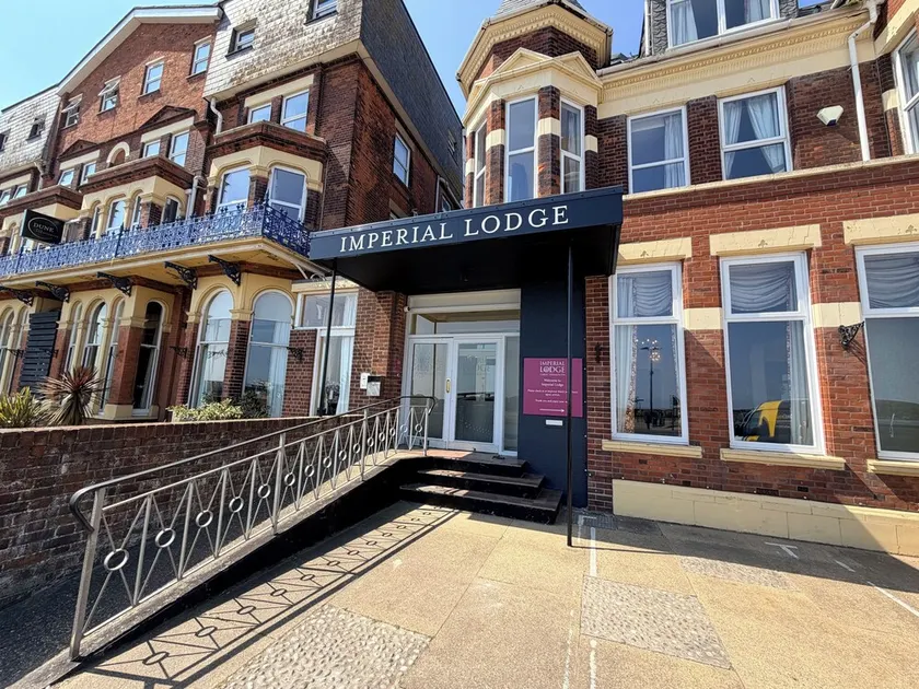 Imperial Lodge - Image 1