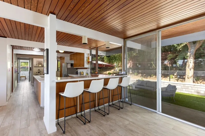 Mid-century Masterpiece With Pool Spa Tesla - Image 1